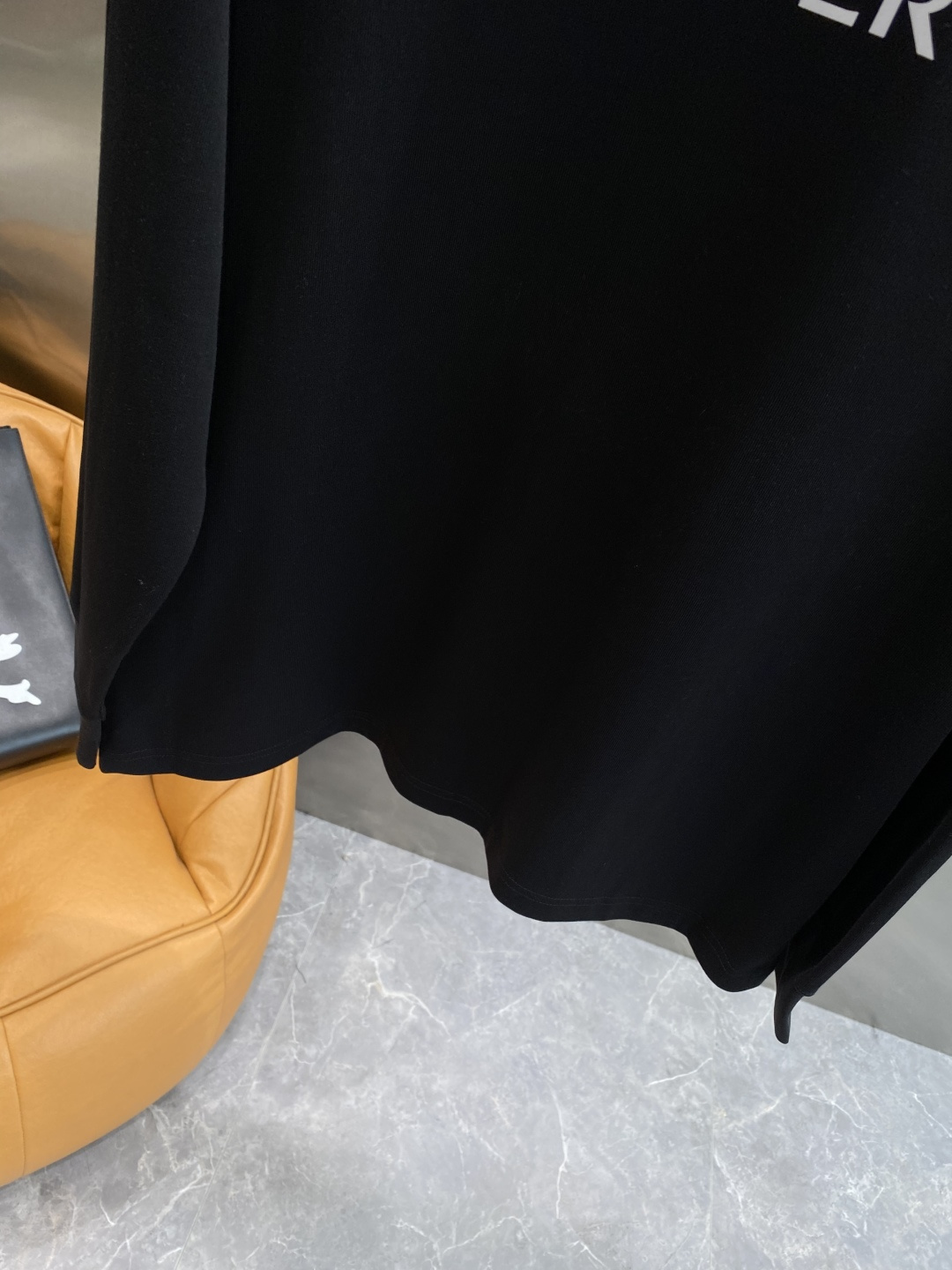 《𝙉𝙚𝙬🤍🖤鸟家》2025秋冬专柜新款 时尚休闲打底衫长袖T恤，精选进口高密度双面拉架棉面料，精致原版l