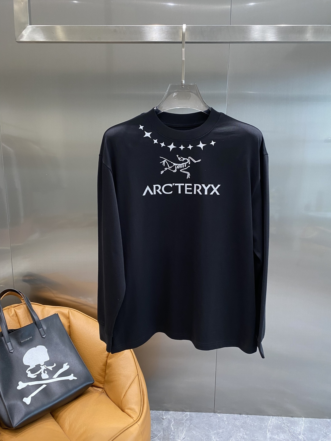 《𝙉𝙚𝙬🤍🖤鸟家》2025秋冬专柜新款 时尚休闲打底衫长袖T恤，精选进口高密度双面拉架棉面料，精致原版l