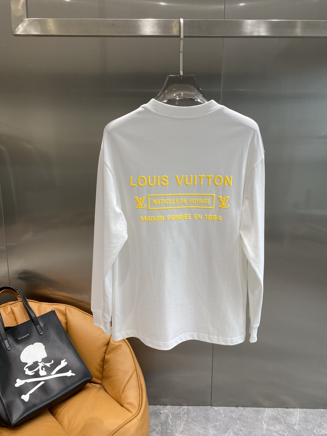 《𝙉𝙚𝙬🤍🖤驴家》2025秋冬专柜新款 时尚休闲打底衫长袖T恤，精选进口高密度双面拉架棉面料，精致原版l