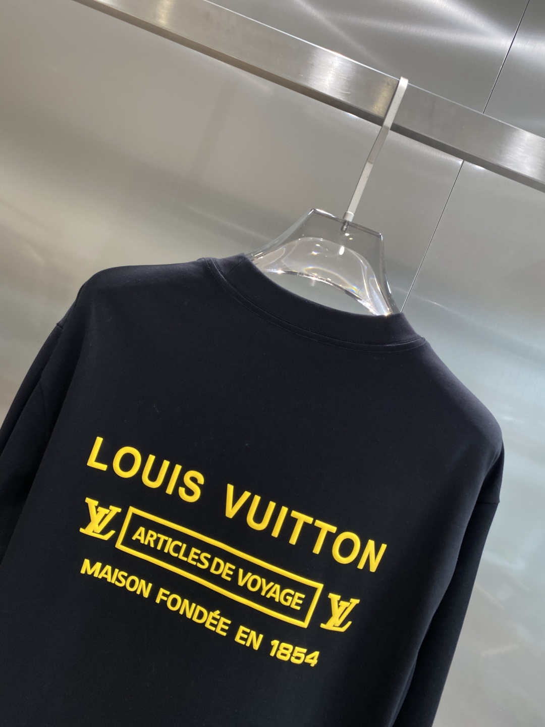 《𝙉𝙚𝙬🤍🖤驴家》2025秋冬专柜新款 时尚休闲打底衫长袖T恤，精选进口高密度双面拉架棉面料，精致原版l