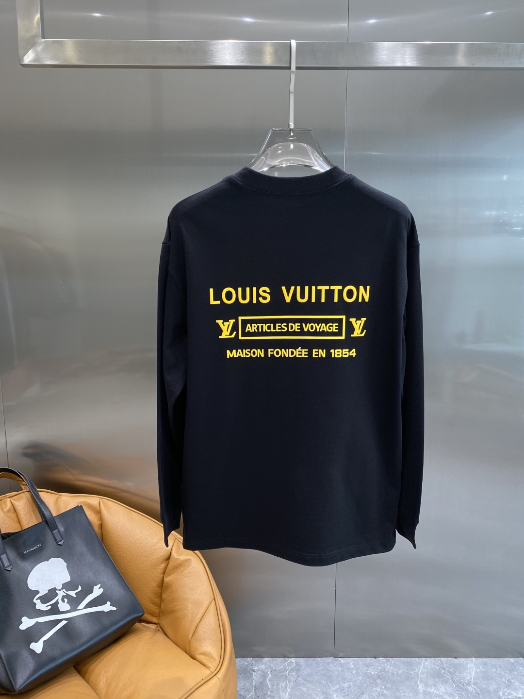 《𝙉𝙚𝙬🤍🖤驴家》2025秋冬专柜新款 时尚休闲打底衫长袖T恤，精选进口高密度双面拉架棉面料，精致原版l