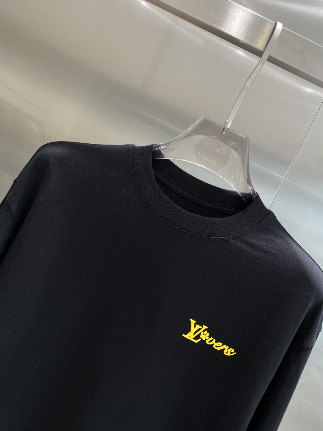 《𝙉𝙚𝙬🤍🖤驴家》2025秋冬专柜新款 时尚休闲打底衫长袖T恤，精选进口高密度双面拉架棉面料，精致原版l