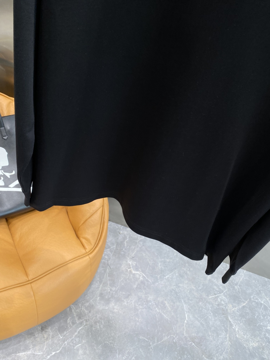 《𝙉𝙚𝙬🤍🖤驴家》2025秋冬专柜新款 时尚休闲打底衫长袖T恤，精选进口高密度双面拉架棉面料，精致原版l