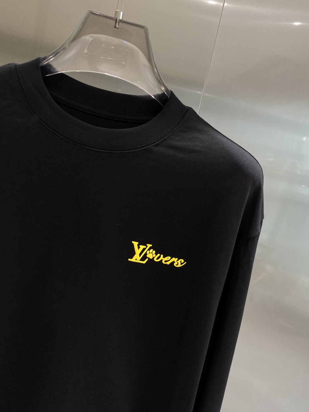 《𝙉𝙚𝙬🤍🖤驴家》2025秋冬专柜新款 时尚休闲打底衫长袖T恤，精选进口高密度双面拉架棉面料，精致原版l