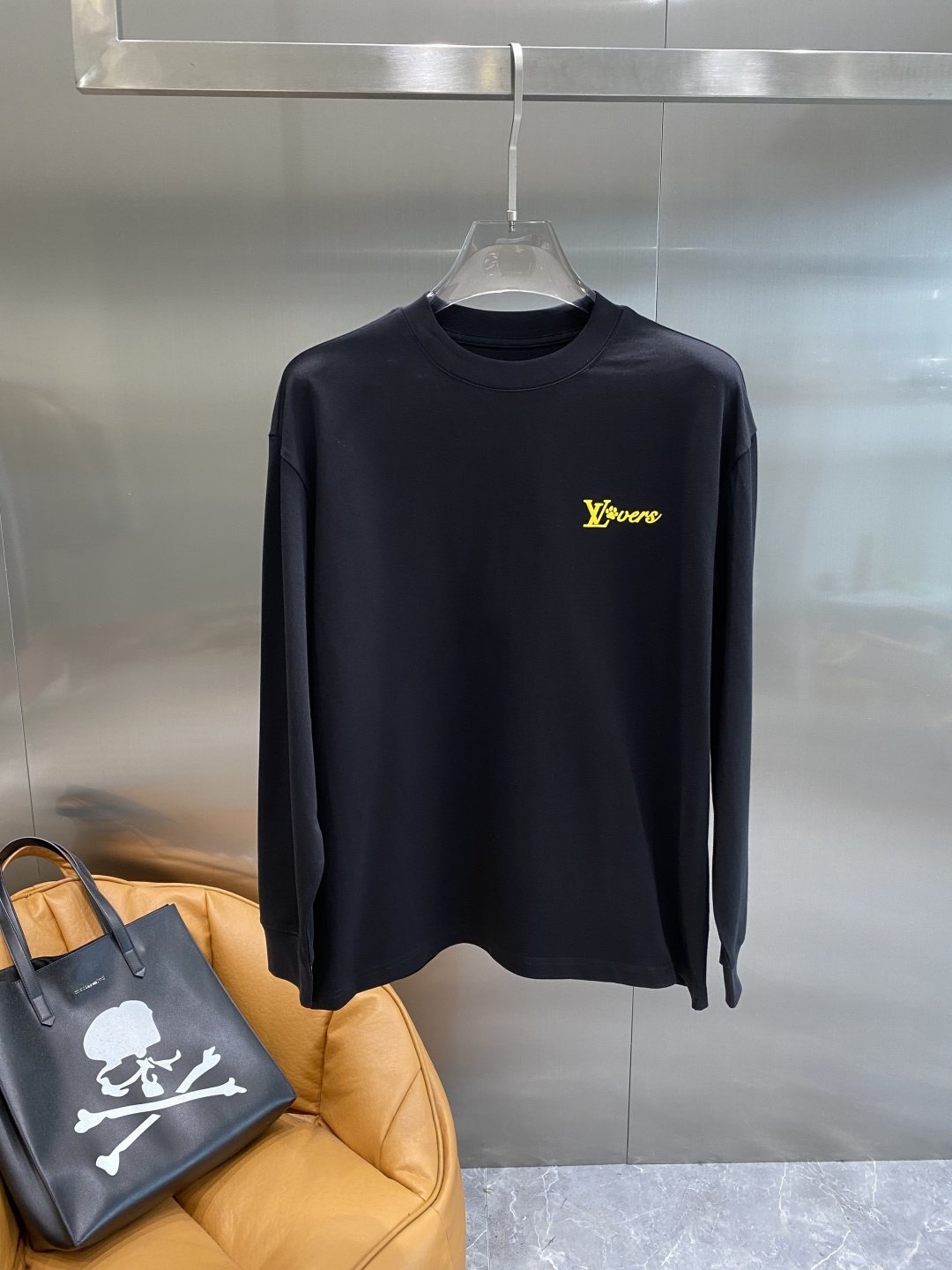 《𝙉𝙚𝙬🤍🖤驴家》2025秋冬专柜新款 时尚休闲打底衫长袖T恤，精选进口高密度双面拉架棉面料，精致原版l