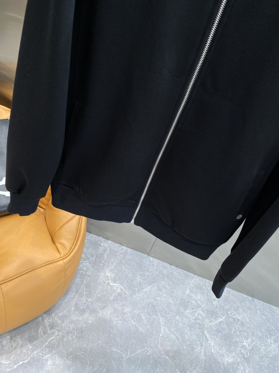 《𝙉𝙚𝙬🤍🖤lP🆕家》2025秋冬新款套装 走秀款 定制面料 搭配夹克版型设计 非常洋气 版型超好不易褶