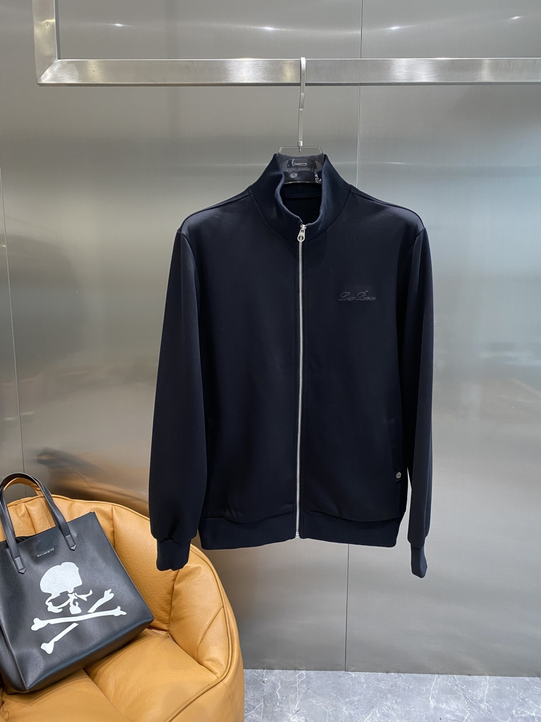 《𝙉𝙚𝙬🤍🖤lP🆕家》2025秋冬新款套装 走秀款 定制面料 搭配夹克版型设计 非常洋气 版型超好不易褶