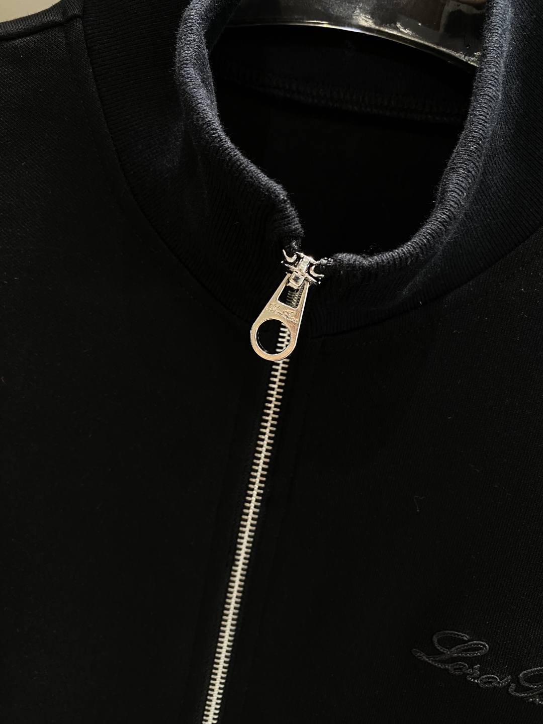 《𝙉𝙚𝙬🤍🖤lP🆕家》2025秋冬新款套装 走秀款 定制面料 搭配夹克版型设计 非常洋气 版型超好不易褶