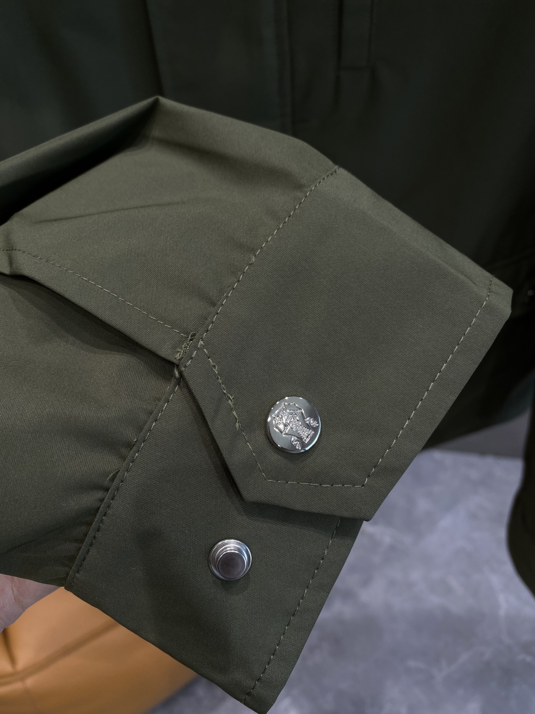 《𝙉𝙚𝙬🤍🖤布鲁家》25ss早秋风衣夹克外套爆款 秋冬专柜新款休闲时尚夹克外套！超前卫设计风格 细腻舒适