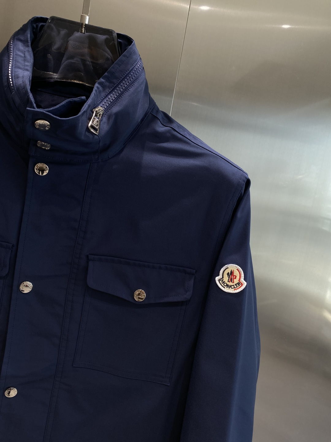 《𝙉𝙚𝙬🤍🖤蒙家》25ss早秋风衣夹克外套爆款 秋冬专柜新款休闲时尚夹克外套！超前卫设计风格 细腻舒适 