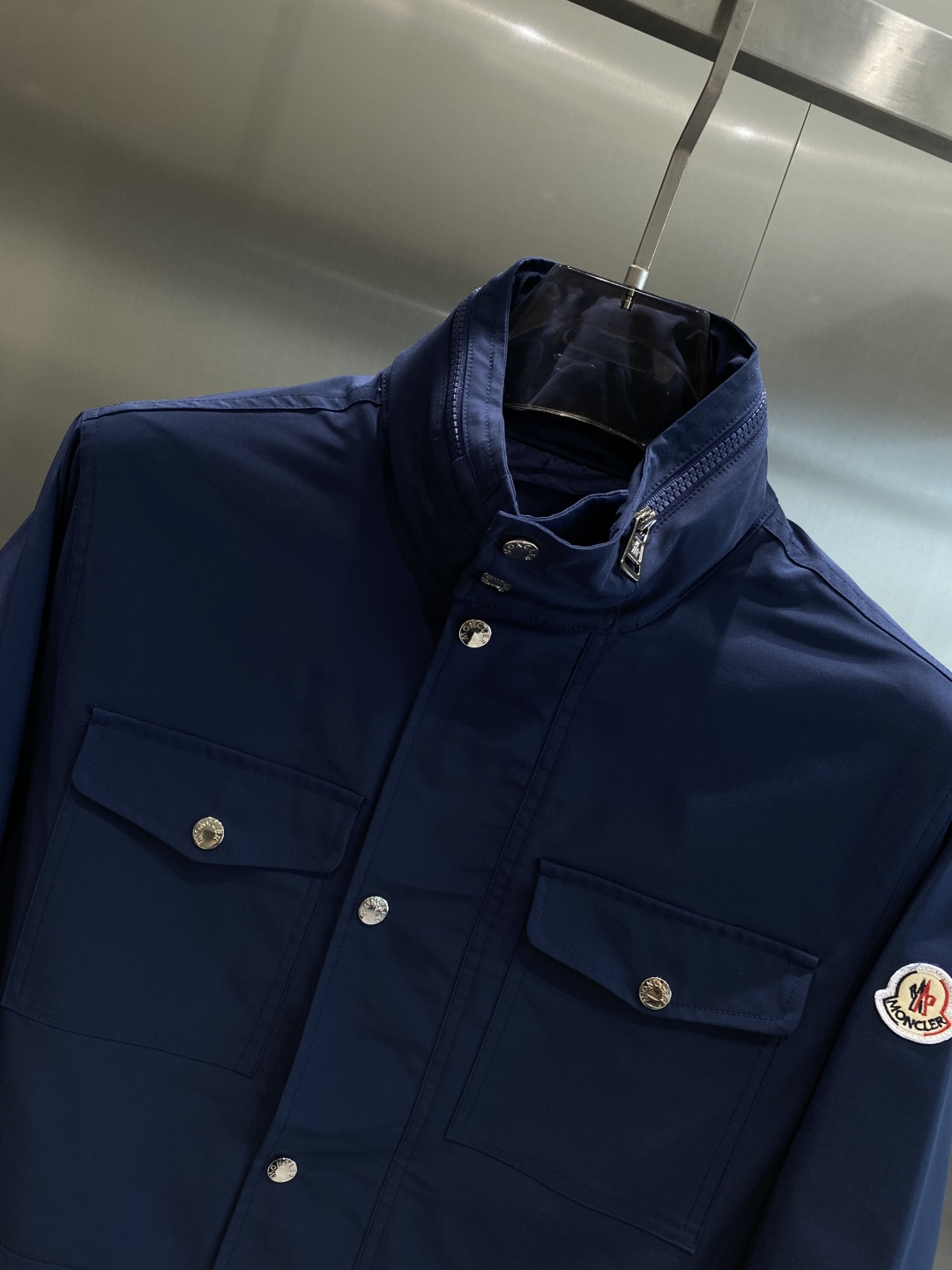 《𝙉𝙚𝙬🤍🖤蒙家》25ss早秋风衣夹克外套爆款 秋冬专柜新款休闲时尚夹克外套！超前卫设计风格 细腻舒适 