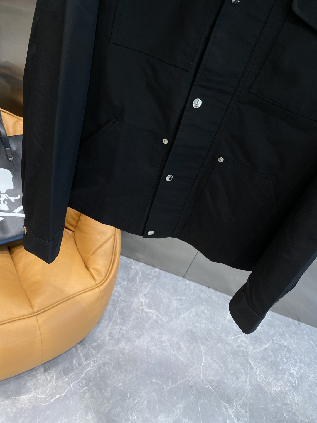 《𝙉𝙚𝙬🤍🖤蒙家》25ss早秋风衣夹克外套爆款 秋冬专柜新款休闲时尚夹克外套！超前卫设计风格 细腻舒适 