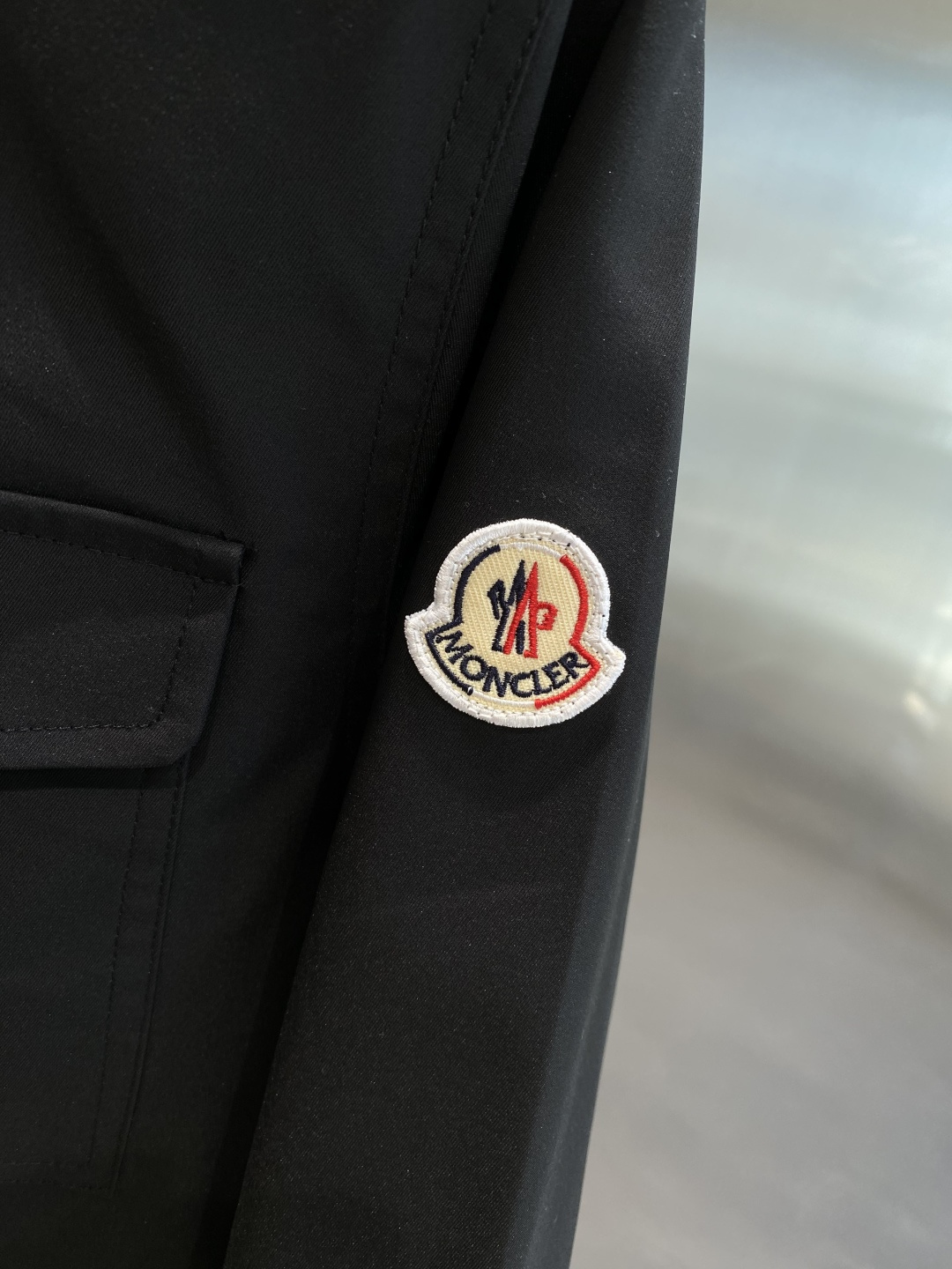 《𝙉𝙚𝙬🤍🖤蒙家》25ss早秋风衣夹克外套爆款 秋冬专柜新款休闲时尚夹克外套！超前卫设计风格 细腻舒适 