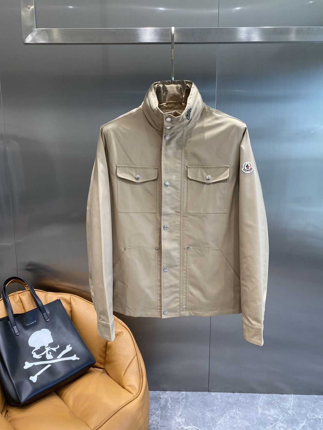 《𝙉𝙚𝙬🤍🖤蒙家》25ss早秋风衣夹克外套爆款 秋冬专柜新款休闲时尚夹克外套！超前卫设计风格 细腻舒适 