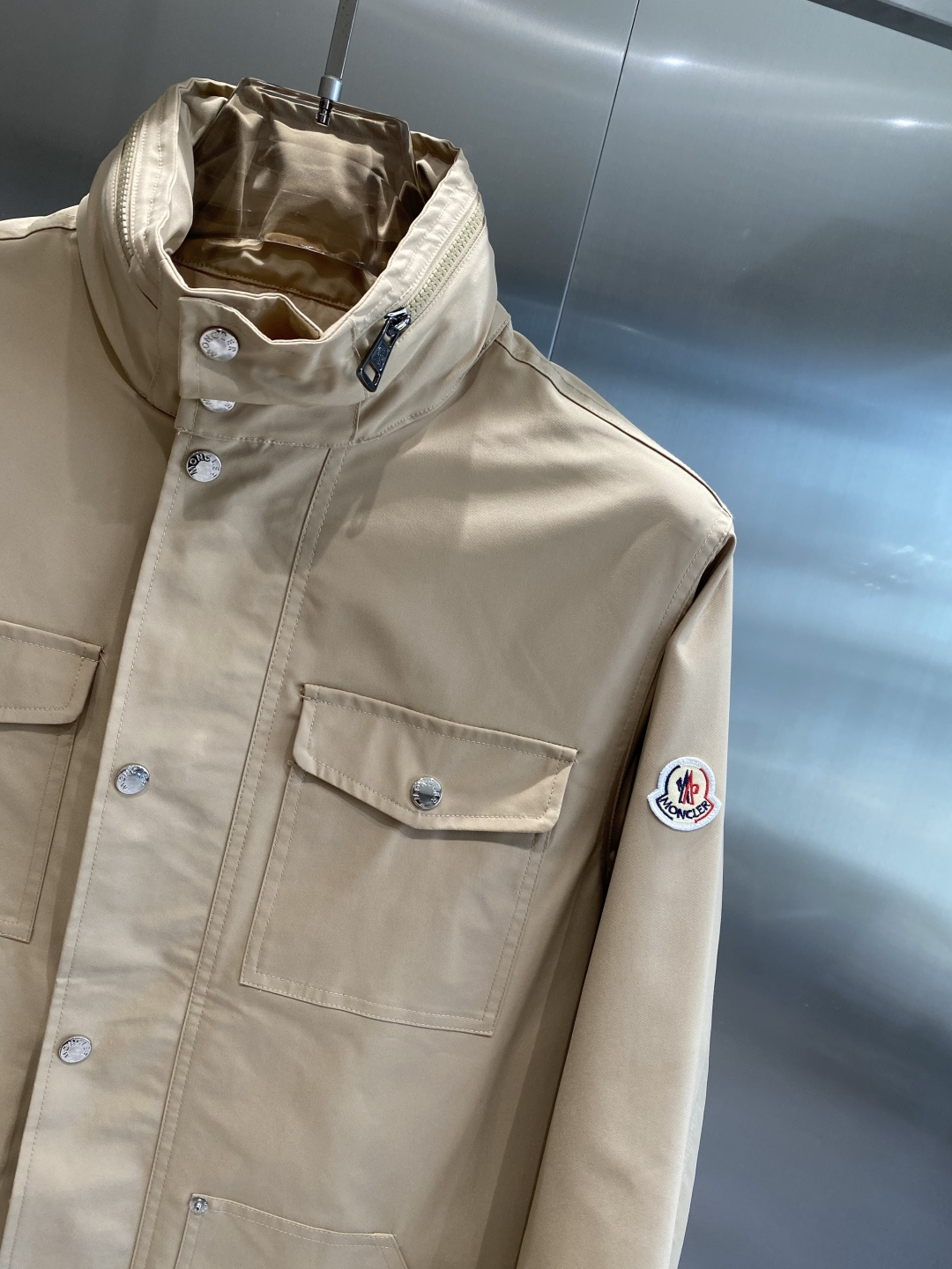 《𝙉𝙚𝙬🤍🖤蒙家》25ss早秋风衣夹克外套爆款 秋冬专柜新款休闲时尚夹克外套！超前卫设计风格 细腻舒适 