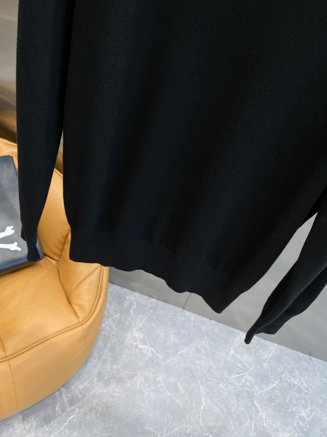 《𝙉𝙚𝙬🤍🖤蒙家》2025秋冬新款毛衣 高品质意大利进口面料，高密度针织，时尚百搭毛衣，帅气十足。经典L