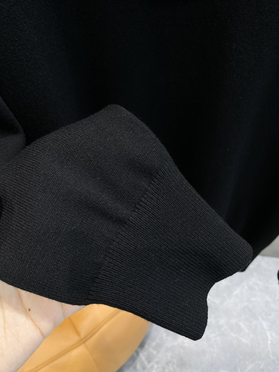 《𝙉𝙚𝙬🤍🖤蒙家》2025秋冬新款毛衣 高品质意大利进口面料，高密度针织，时尚百搭毛衣，帅气十足。经典L