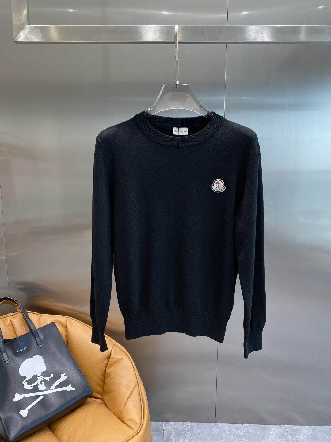 《𝙉𝙚𝙬🤍🖤蒙家》2025秋冬新款毛衣 高品质意大利进口面料，高密度针织，时尚百搭毛衣，帅气十足。经典L