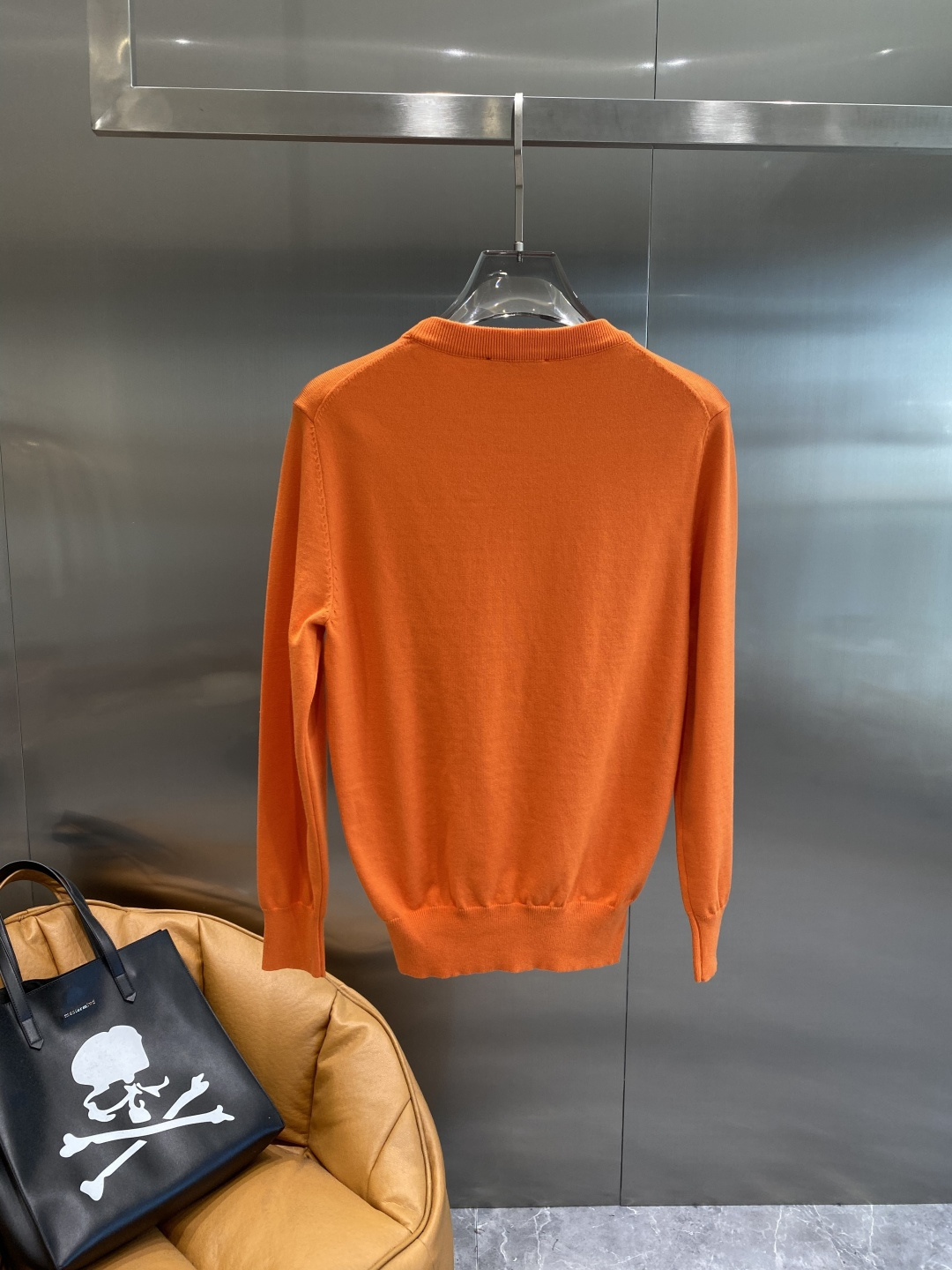 《𝙉𝙚𝙬🤍🖤蒙家》2025秋冬新款毛衣 高品质意大利进口面料，高密度针织，时尚百搭毛衣，帅气十足。经典L