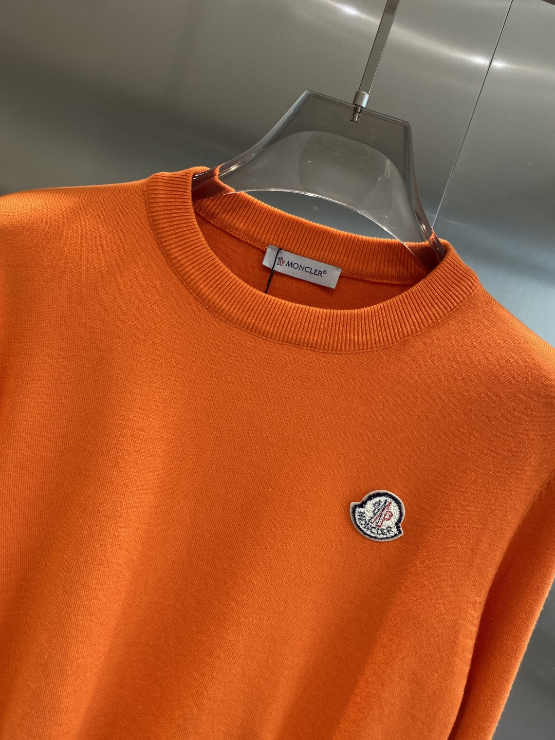 《𝙉𝙚𝙬🤍🖤蒙家》2025秋冬新款毛衣 高品质意大利进口面料，高密度针织，时尚百搭毛衣，帅气十足。经典L