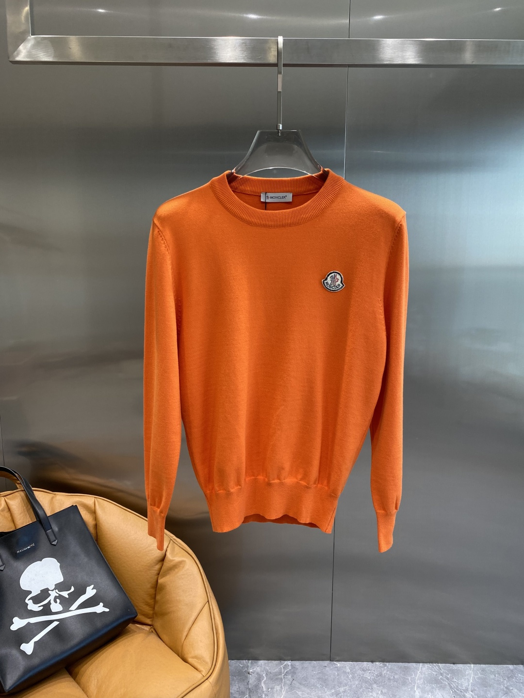 《𝙉𝙚𝙬🤍🖤蒙家》2025秋冬新款毛衣 高品质意大利进口面料，高密度针织，时尚百搭毛衣，帅气十足。经典L