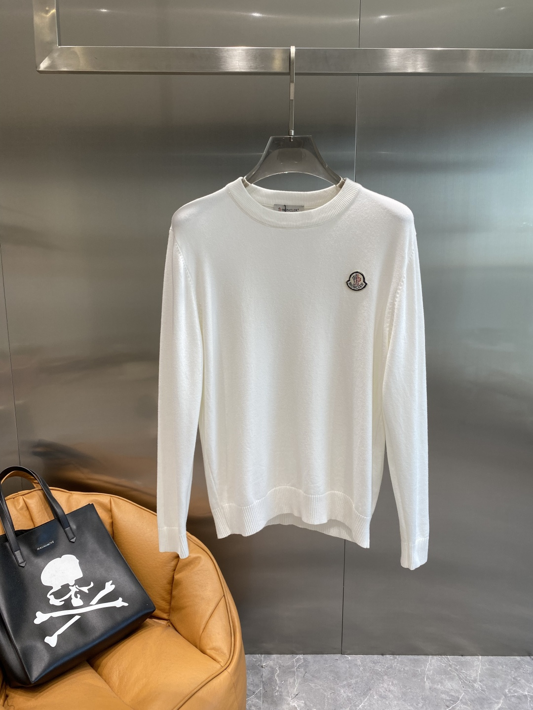 《𝙉𝙚𝙬🤍🖤蒙家》2025秋冬新款毛衣 高品质意大利进口面料，高密度针织，时尚百搭毛衣，帅气十足。经典L