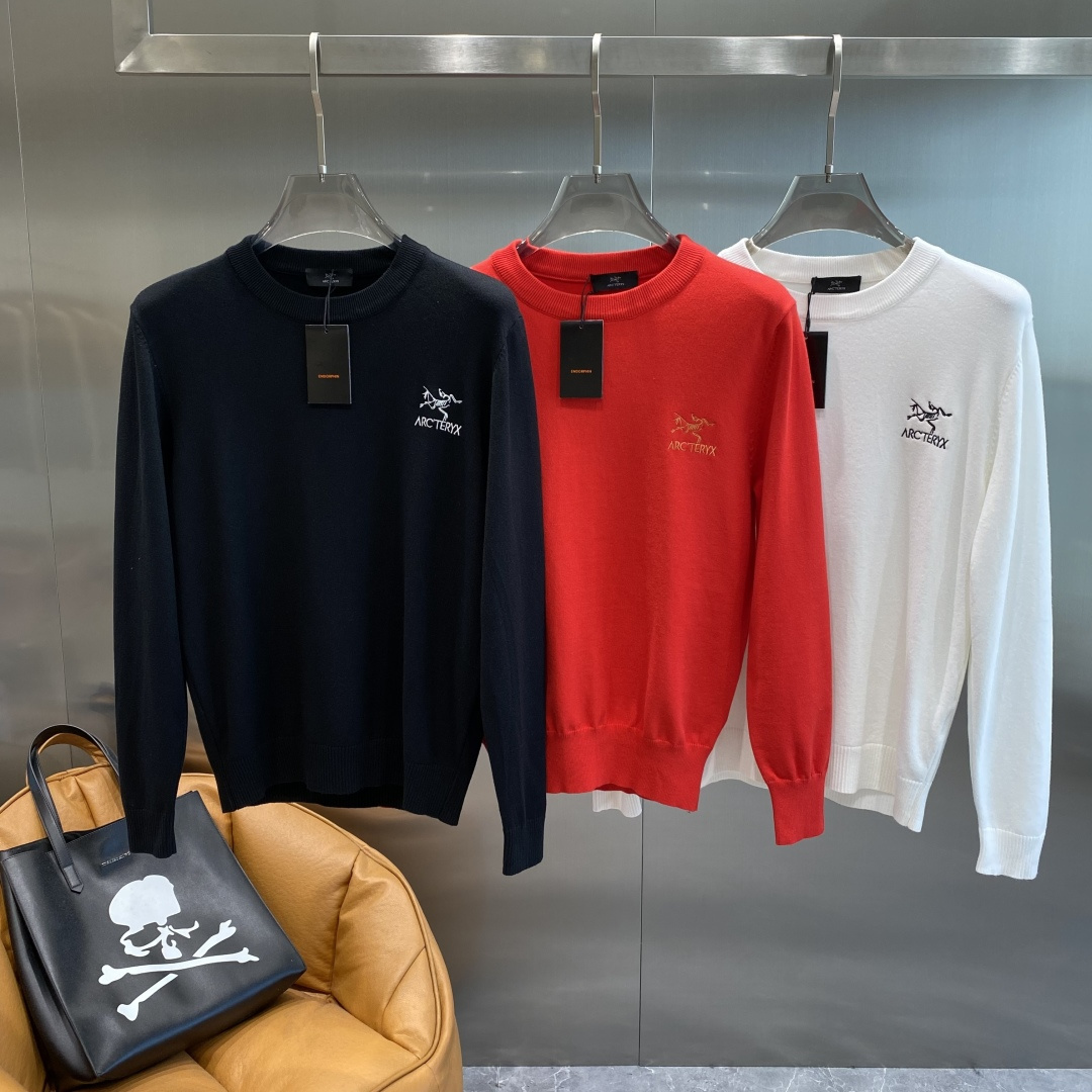 《𝙉𝙚𝙬🤍🖤鸟家》2025秋冬新款毛衣 高品质意大利进口面料，高密度针织，时尚百搭毛衣，帅气十足。经典L