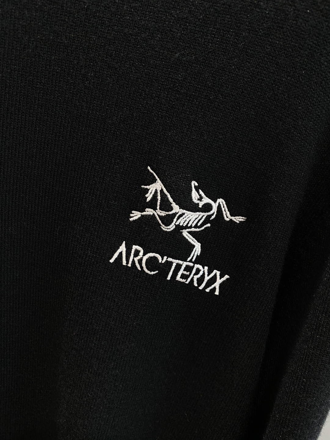 《𝙉𝙚𝙬🤍🖤鸟家》2025秋冬新款毛衣 高品质意大利进口面料，高密度针织，时尚百搭毛衣，帅气十足。经典L