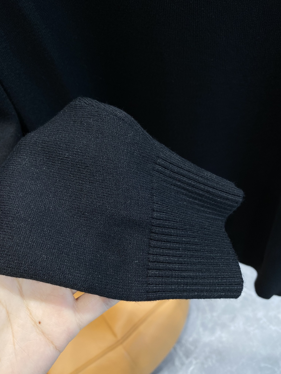 《𝙉𝙚𝙬🤍🖤鸟家》2025秋冬新款毛衣 高品质意大利进口面料，高密度针织，时尚百搭毛衣，帅气十足。经典L