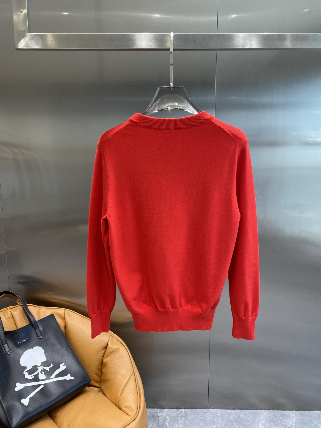 《𝙉𝙚𝙬🤍🖤鸟家》2025秋冬新款毛衣 高品质意大利进口面料，高密度针织，时尚百搭毛衣，帅气十足。经典L