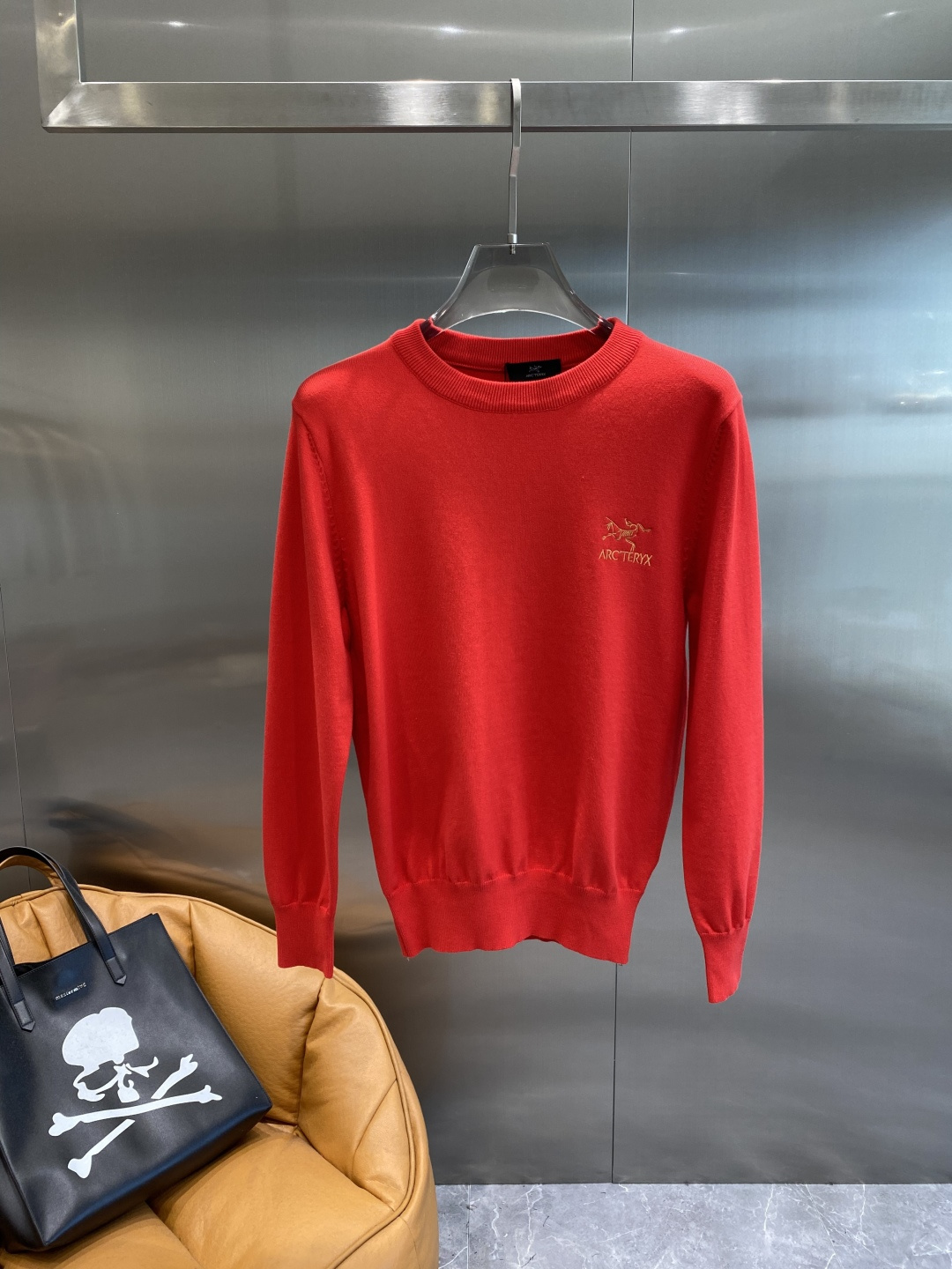 《𝙉𝙚𝙬🤍🖤鸟家》2025秋冬新款毛衣 高品质意大利进口面料，高密度针织，时尚百搭毛衣，帅气十足。经典L