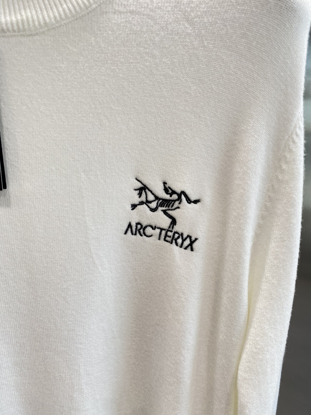 《𝙉𝙚𝙬🤍🖤鸟家》2025秋冬新款毛衣 高品质意大利进口面料，高密度针织，时尚百搭毛衣，帅气十足。经典L