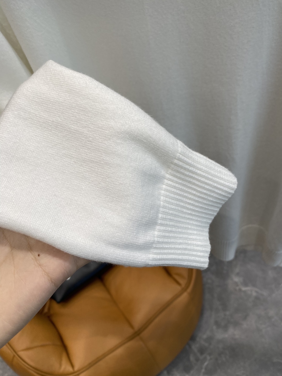 《𝙉𝙚𝙬🤍🖤鸟家》2025秋冬新款毛衣 高品质意大利进口面料，高密度针织，时尚百搭毛衣，帅气十足。经典L