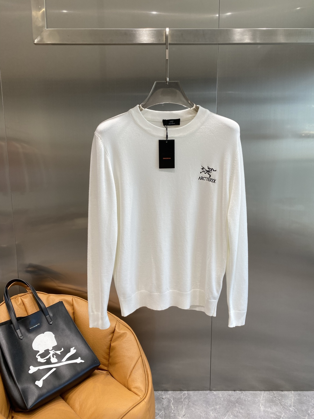 《𝙉𝙚𝙬🤍🖤鸟家》2025秋冬新款毛衣 高品质意大利进口面料，高密度针织，时尚百搭毛衣，帅气十足。经典L