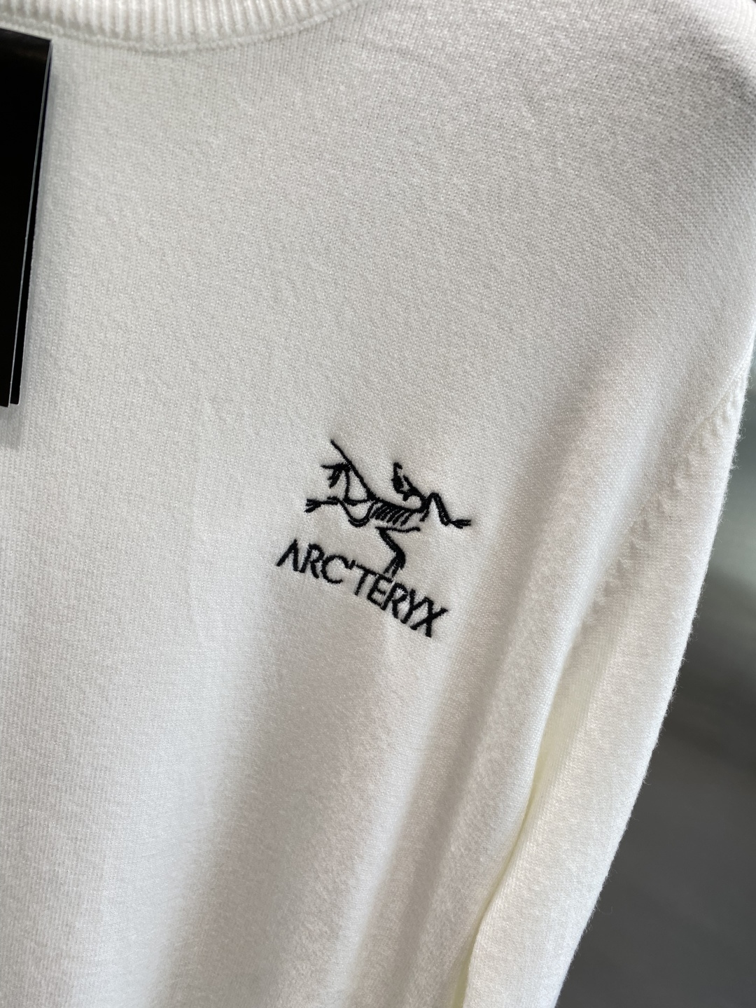 《𝙉𝙚𝙬🤍🖤鸟家》2025秋冬新款毛衣 高品质意大利进口面料，高密度针织，时尚百搭毛衣，帅气十足。经典L