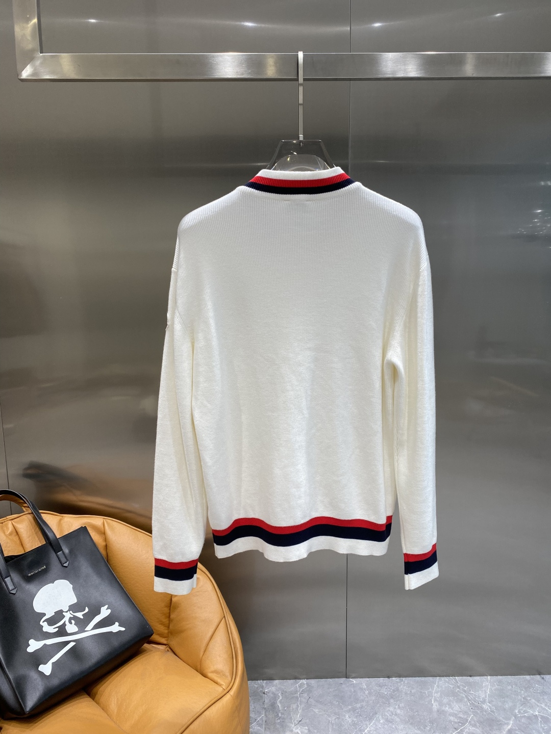 《𝙉𝙚𝙬🤍🖤蒙家》2025秋冬新款男士羊毛针织开衫外套。专柜在售爆款单品，各大时尚买手明星人手一件的百搭