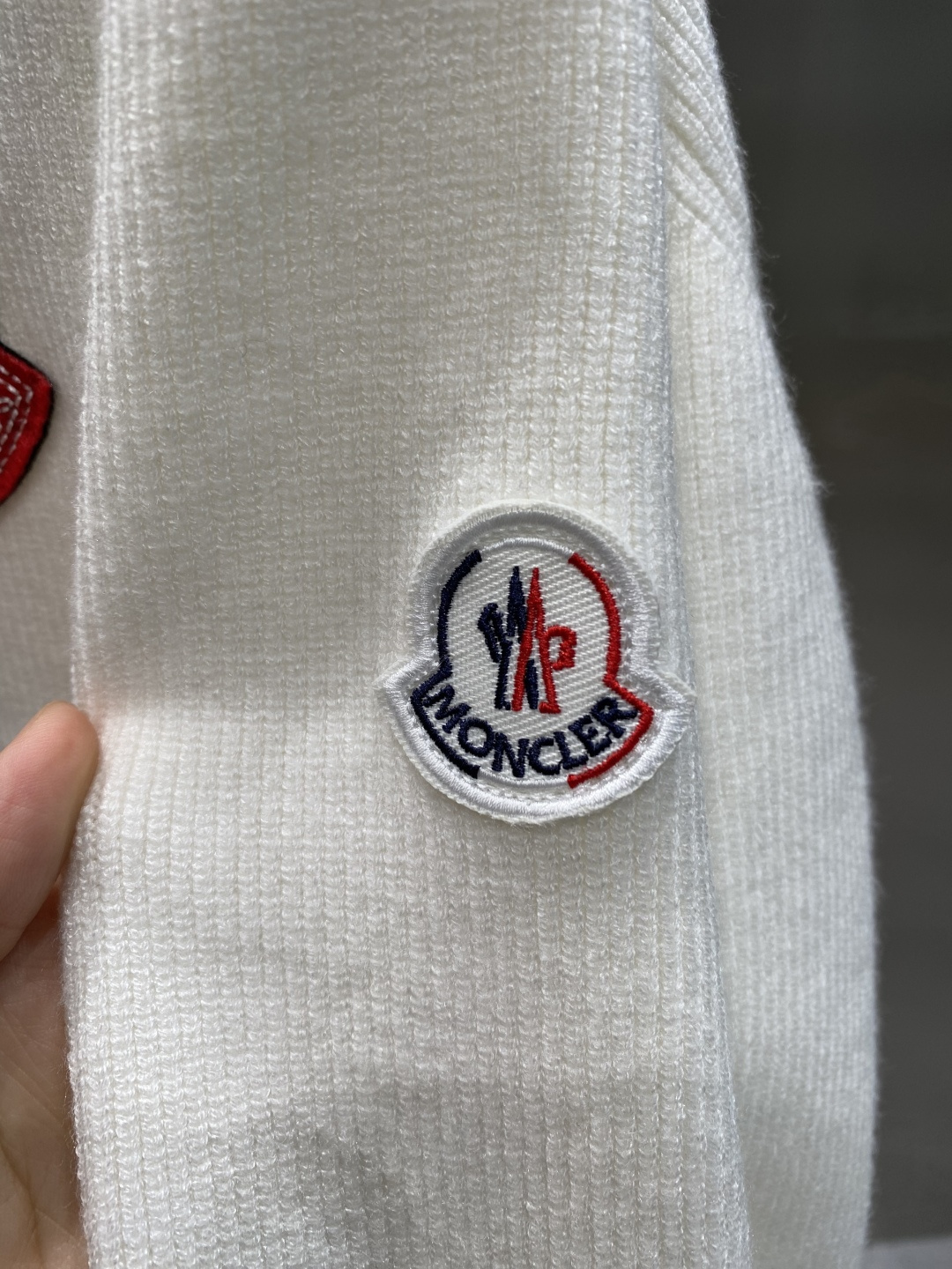 《𝙉𝙚𝙬🤍🖤蒙家》2025秋冬新款男士羊毛针织开衫外套。专柜在售爆款单品，各大时尚买手明星人手一件的百搭