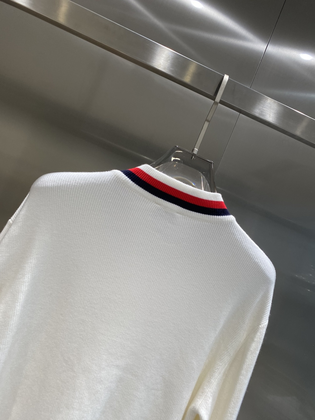 《𝙉𝙚𝙬🤍🖤蒙家》2025秋冬新款男士羊毛针织开衫外套。专柜在售爆款单品，各大时尚买手明星人手一件的百搭