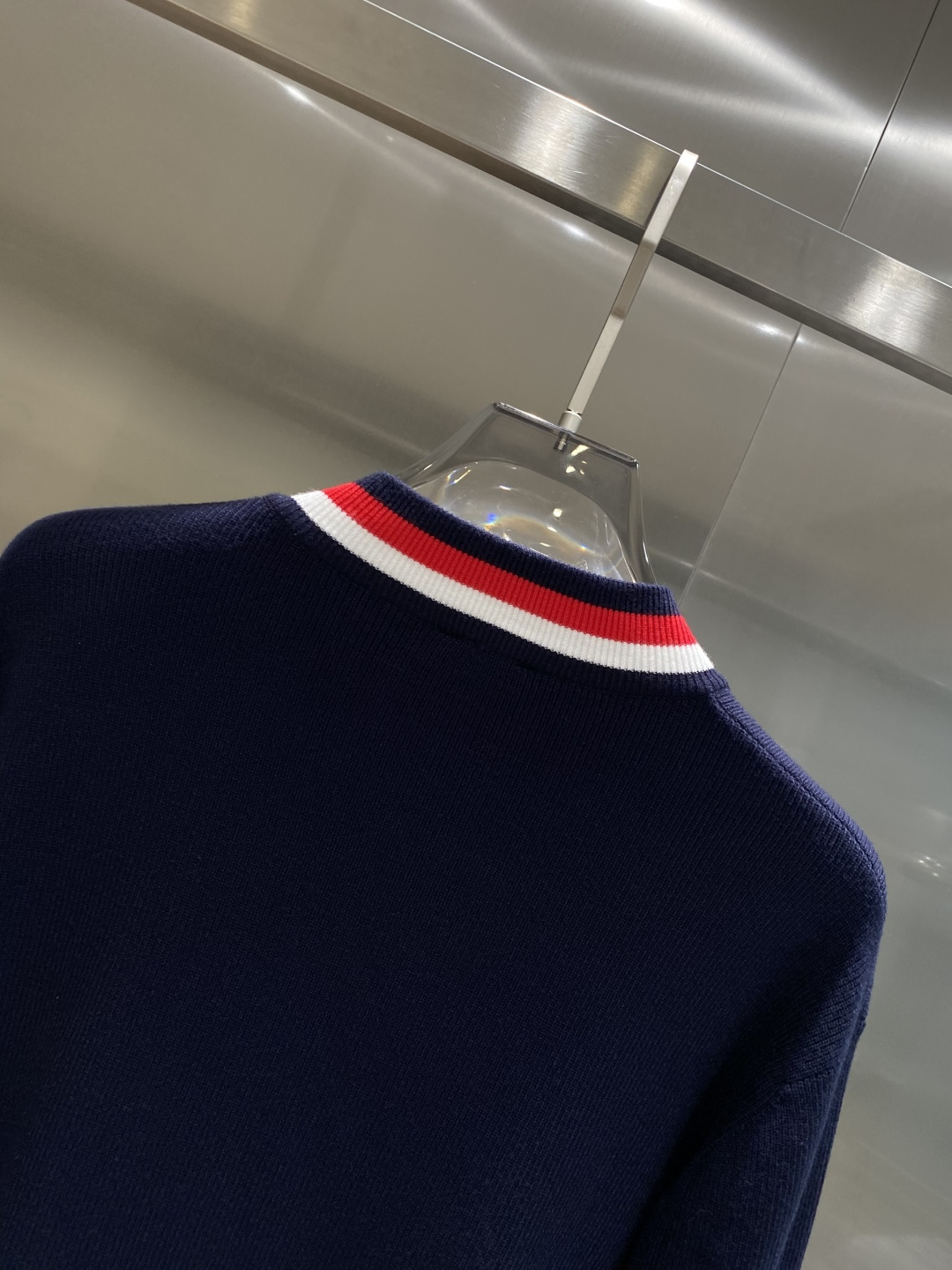 《𝙉𝙚𝙬🤍🖤蒙家》2025秋冬新款男士羊毛针织开衫外套。专柜在售爆款单品，各大时尚买手明星人手一件的百搭