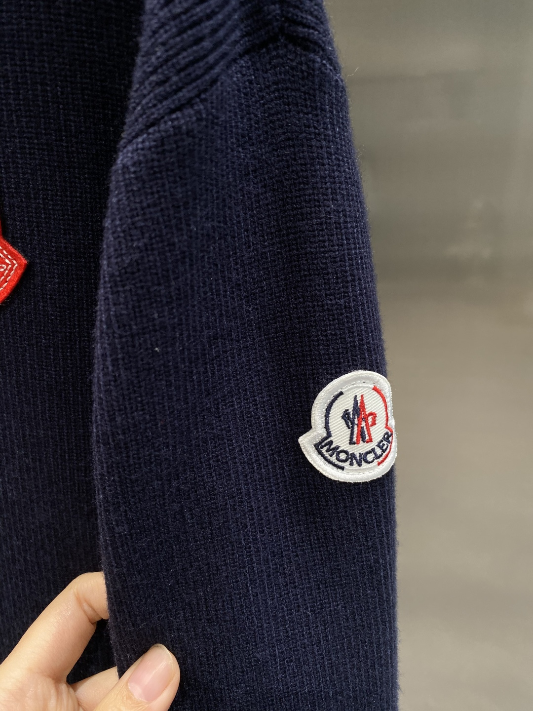 《𝙉𝙚𝙬🤍🖤蒙家》2025秋冬新款男士羊毛针织开衫外套。专柜在售爆款单品，各大时尚买手明星人手一件的百搭