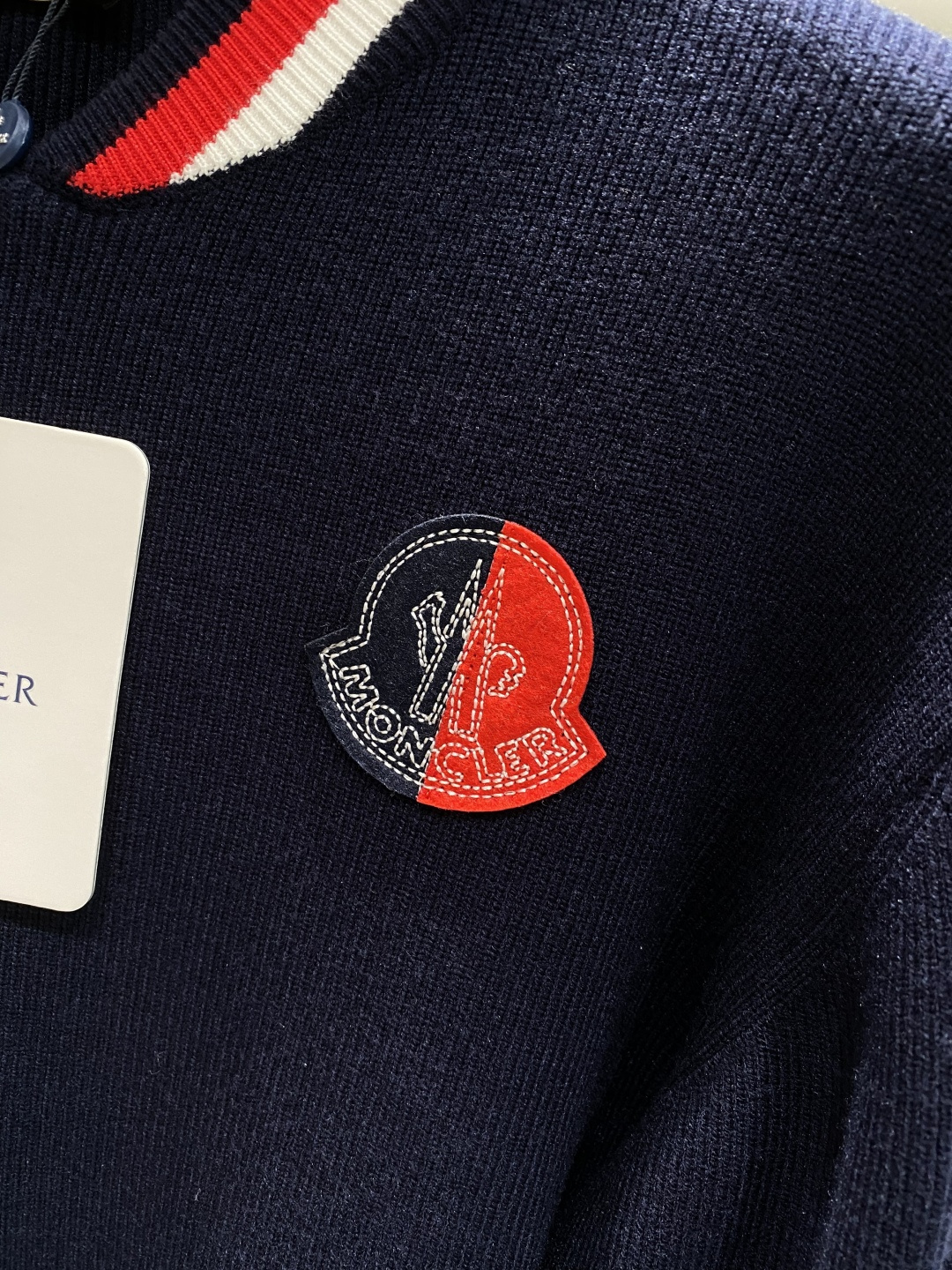 《𝙉𝙚𝙬🤍🖤蒙家》2025秋冬新款男士羊毛针织开衫外套。专柜在售爆款单品，各大时尚买手明星人手一件的百搭