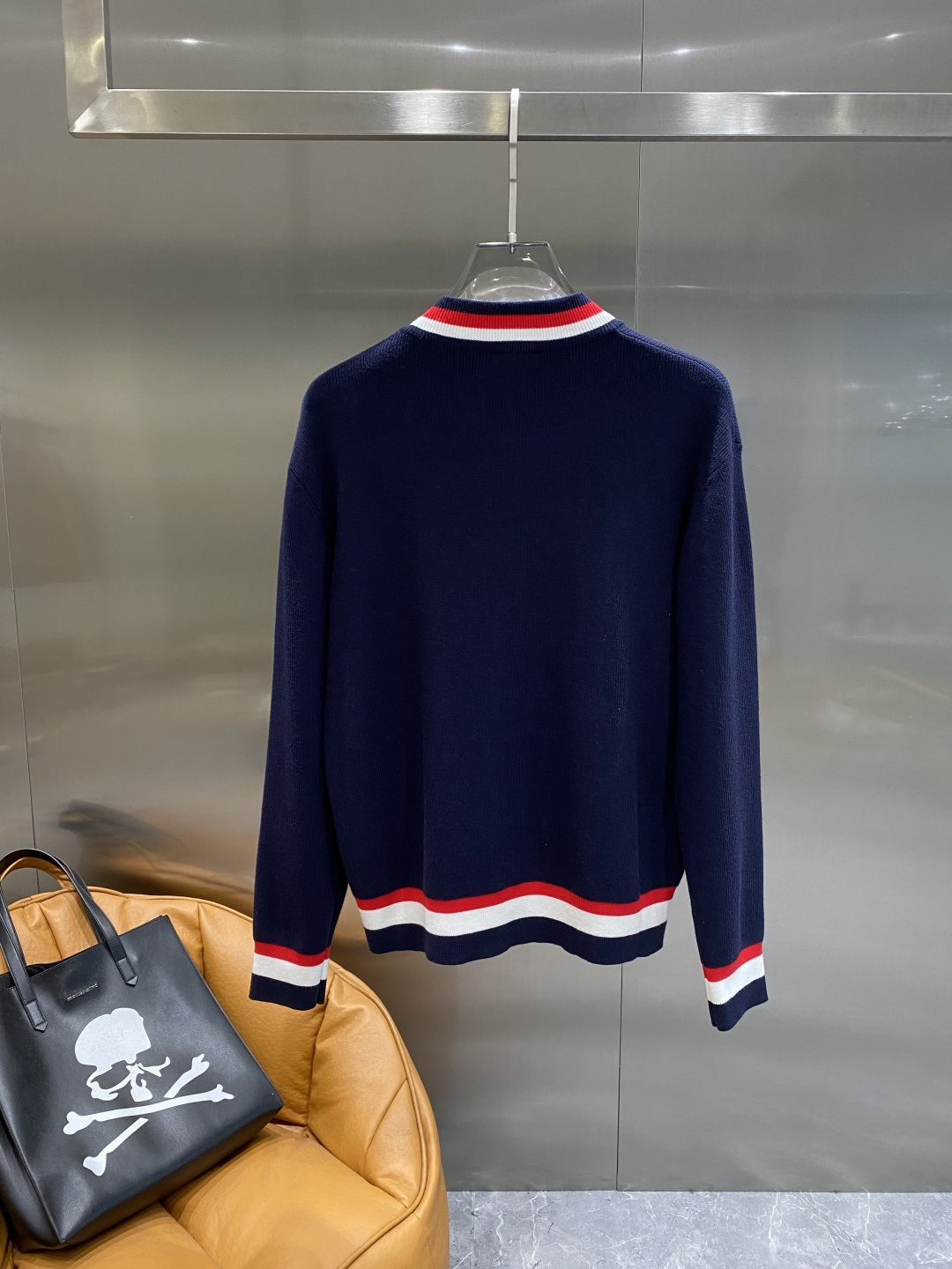 《𝙉𝙚𝙬🤍🖤蒙家》2025秋冬新款男士羊毛针织开衫外套。专柜在售爆款单品，各大时尚买手明星人手一件的百搭