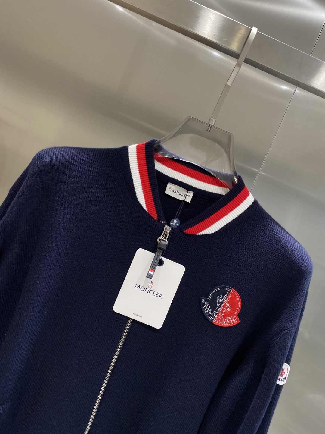 《𝙉𝙚𝙬🤍🖤蒙家》2025秋冬新款男士羊毛针织开衫外套。专柜在售爆款单品，各大时尚买手明星人手一件的百搭