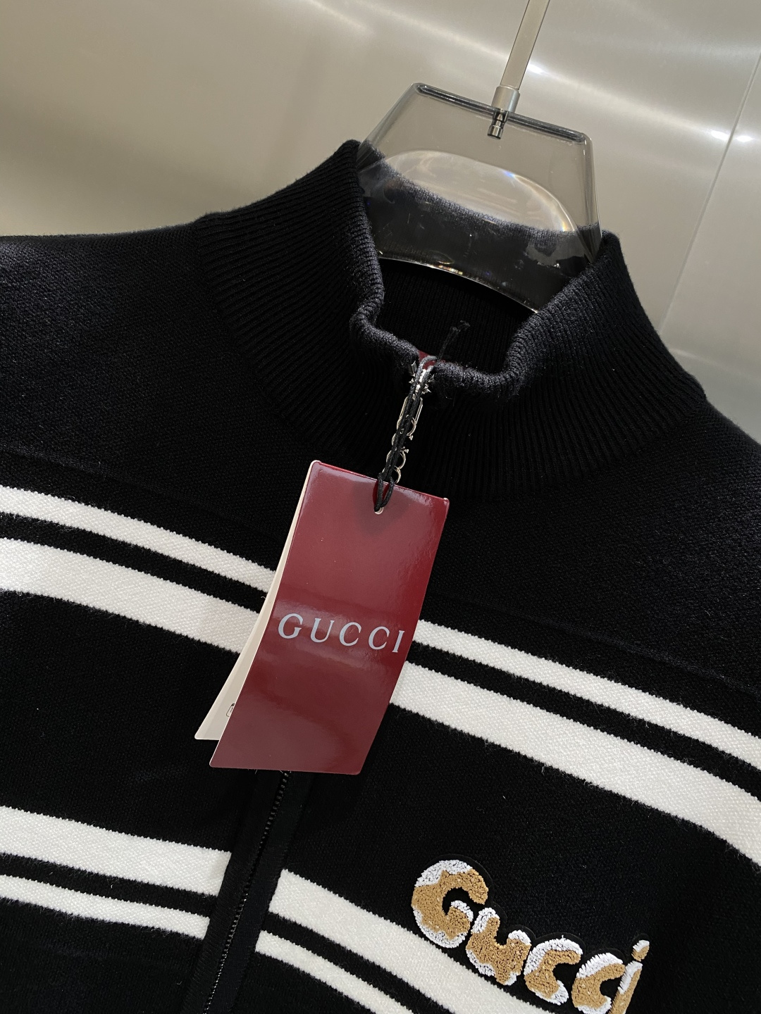 《𝙉𝙚𝙬🤍🖤古家》2025秋冬新款男士羊毛针织开衫外套。专柜在售爆款单品，各大时尚买手明星人手一件的百搭