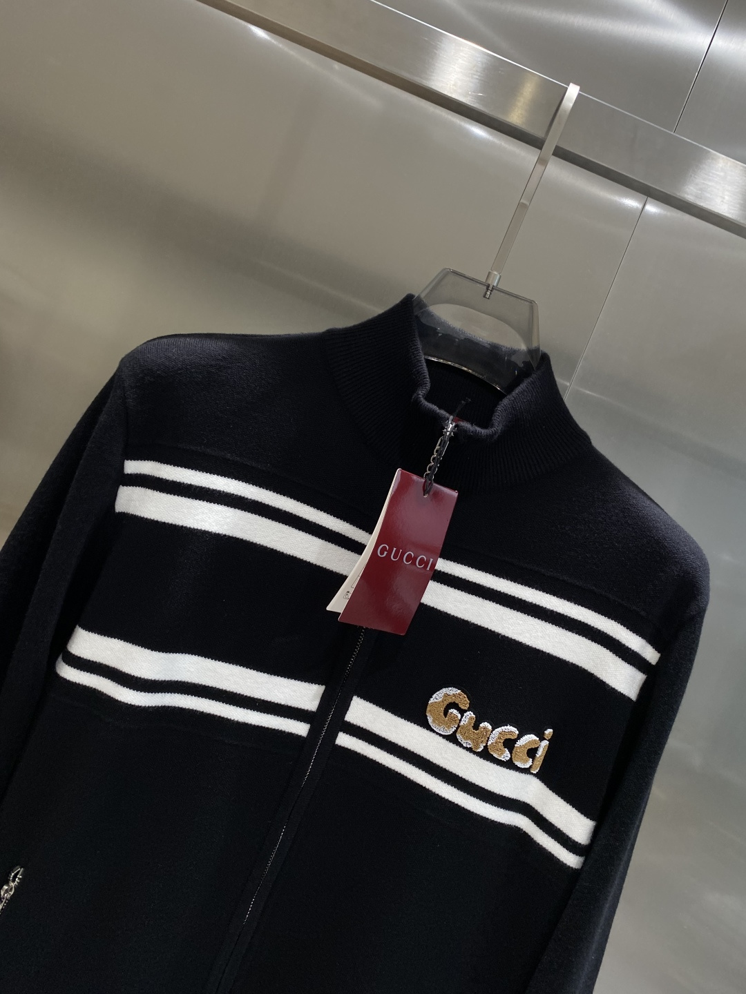 《𝙉𝙚𝙬🤍🖤古家》2025秋冬新款男士羊毛针织开衫外套。专柜在售爆款单品，各大时尚买手明星人手一件的百搭