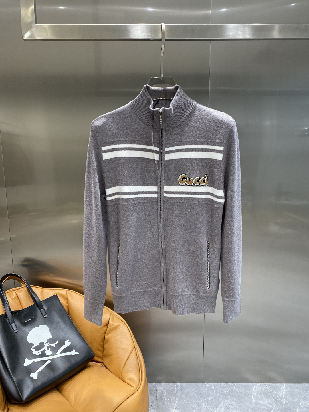 《𝙉𝙚𝙬🤍🖤古家》2025秋冬新款男士羊毛针织开衫外套。专柜在售爆款单品，各大时尚买手明星人手一件的百搭