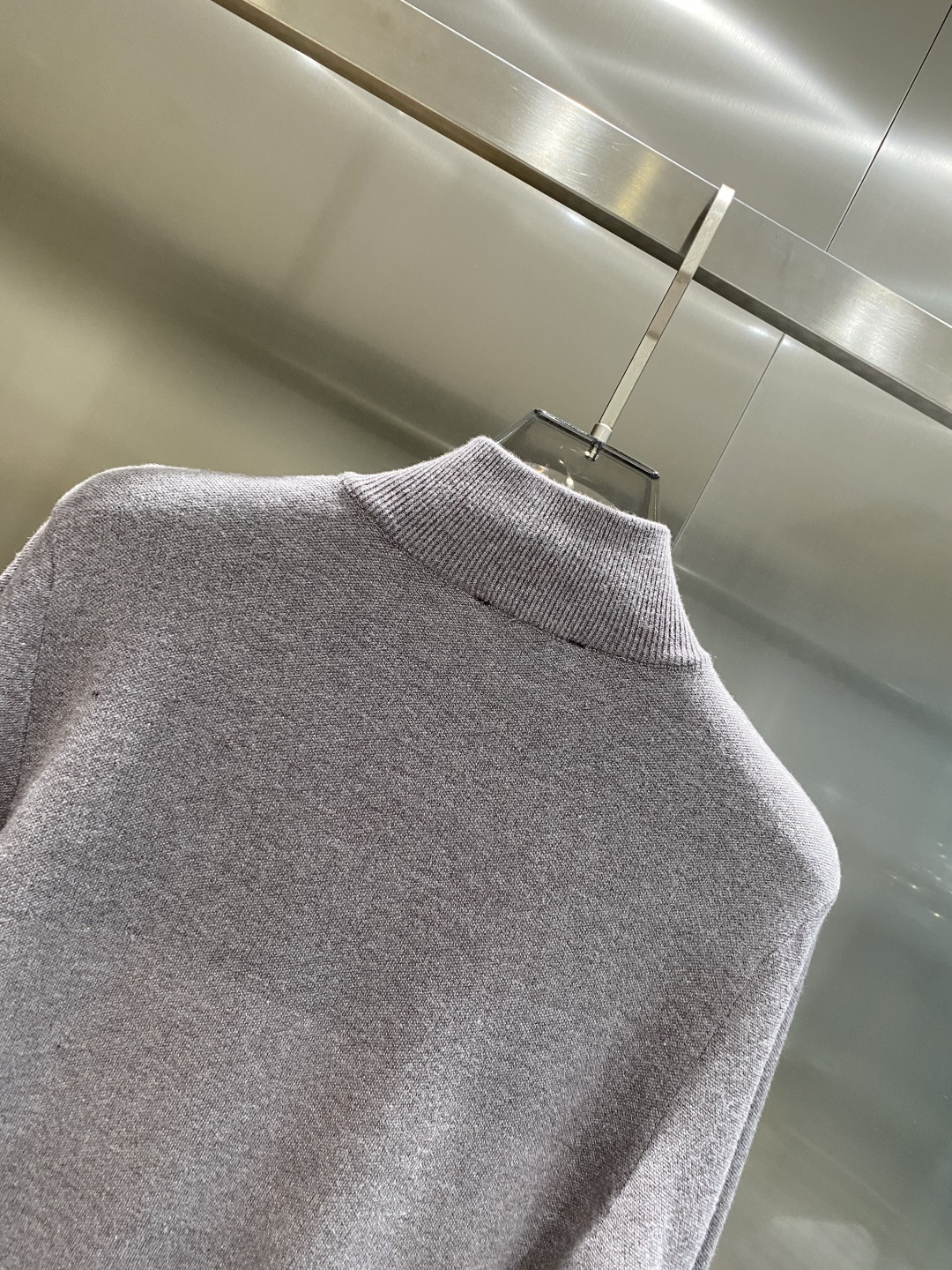 《𝙉𝙚𝙬🤍🖤古家》2025秋冬新款男士羊毛针织开衫外套。专柜在售爆款单品，各大时尚买手明星人手一件的百搭