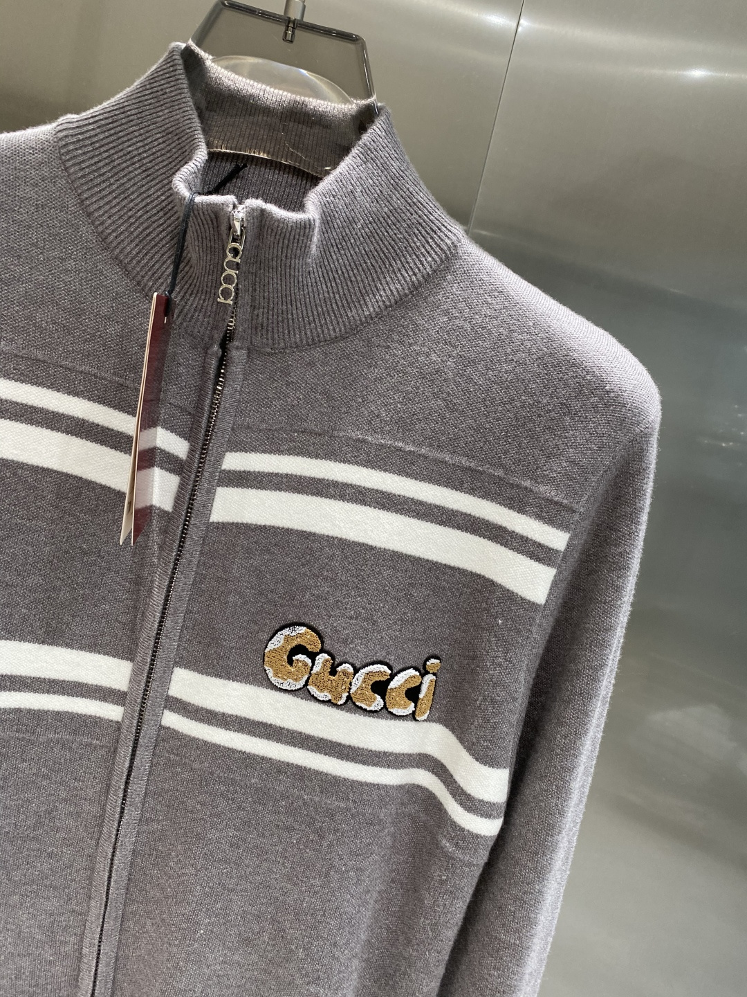 《𝙉𝙚𝙬🤍🖤古家》2025秋冬新款男士羊毛针织开衫外套。专柜在售爆款单品，各大时尚买手明星人手一件的百搭