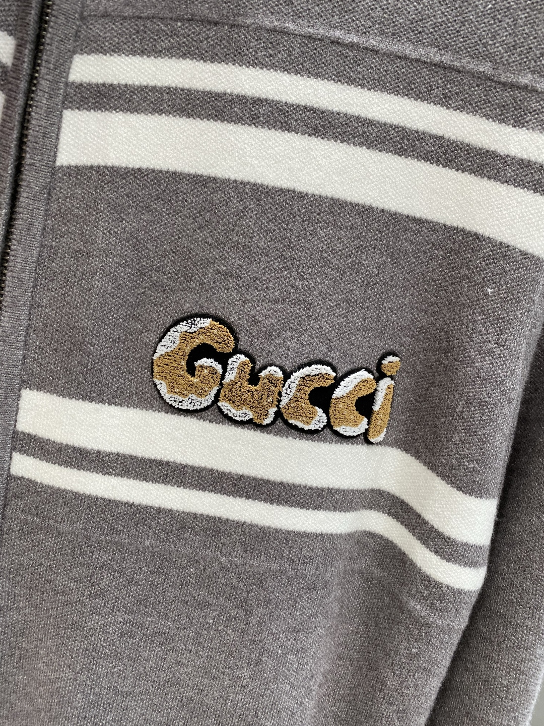 《𝙉𝙚𝙬🤍🖤古家》2025秋冬新款男士羊毛针织开衫外套。专柜在售爆款单品，各大时尚买手明星人手一件的百搭