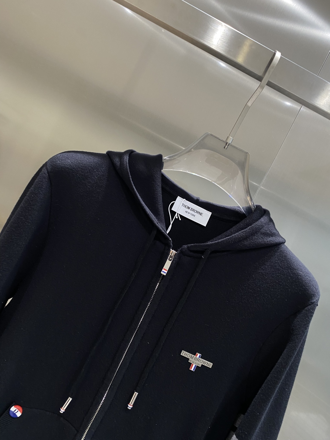 《𝙉𝙚𝙬🤍🖤TB家》开衫新款针织毛衣衫，彰显2025秋冬秀场的 主题。责任采购羊毛成就换季时节的典雅之选